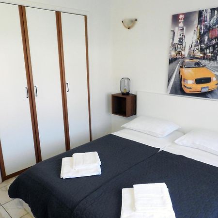 Apartman Ines- Stinjan プーラ エクステリア 写真